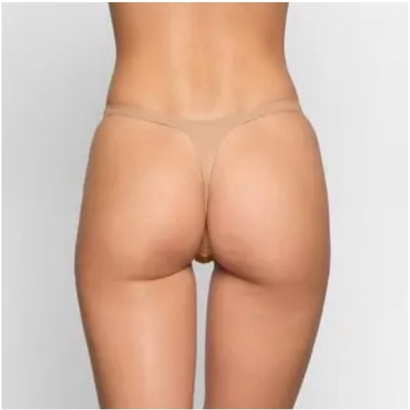 Skims Diamond Encrusted Thong‎ Swarovski / Color: Sienna / 4X - Picture 9 of 10